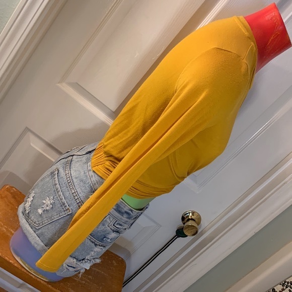 HEARTS & HIPS Knotted up Crop Top - Picture 9 of 11